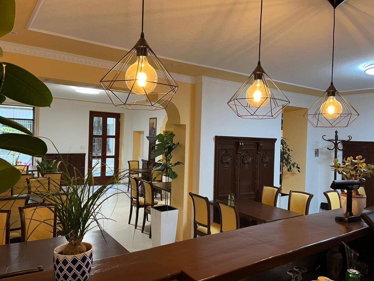 Vt6 House & Restaurant Bed & Breakfast Znojmo Bagian luar foto