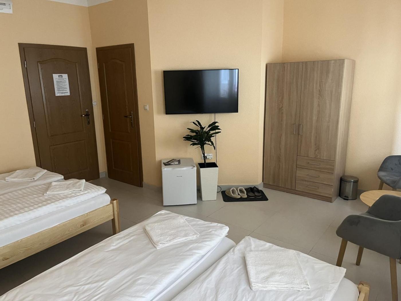 Vt6 House & Restaurant Bed & Breakfast Znojmo Bagian luar foto