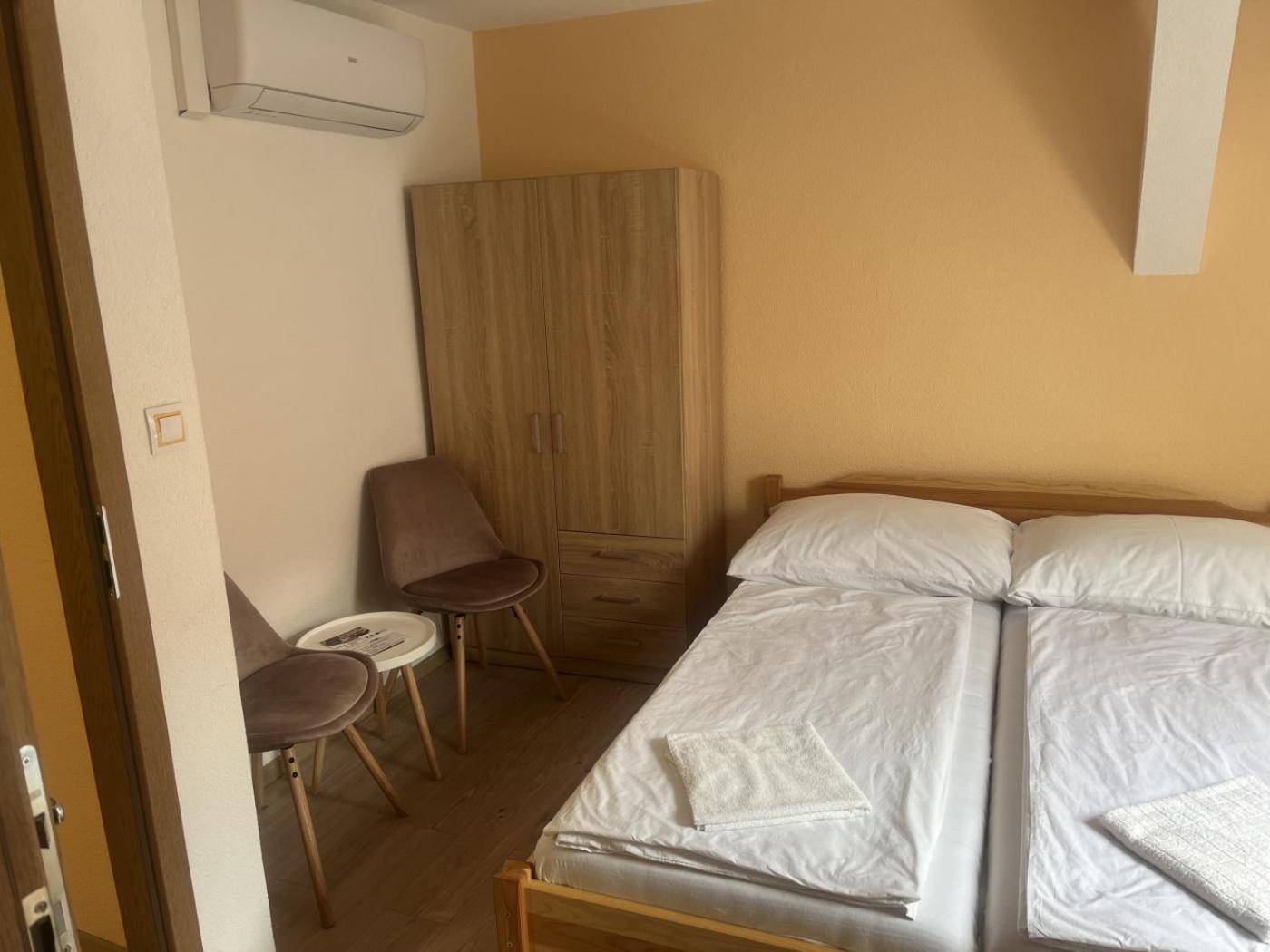 Vt6 House & Restaurant Bed & Breakfast Znojmo Bagian luar foto