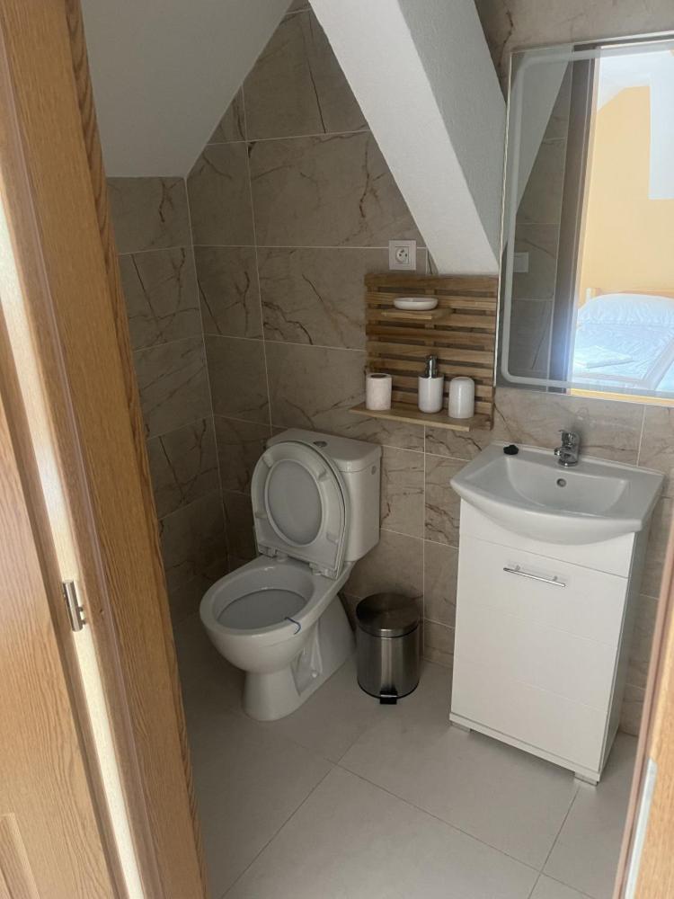Vt6 House & Restaurant Bed & Breakfast Znojmo Bagian luar foto